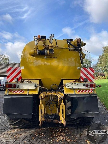 Agricultural machinery TerraGator 3104