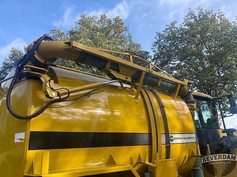 Agricultural machinery TerraGator 3104