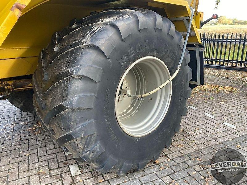 Agricultural machinery TerraGator 3104