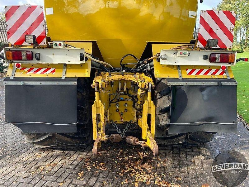 Agricultural machinery TerraGator 3104