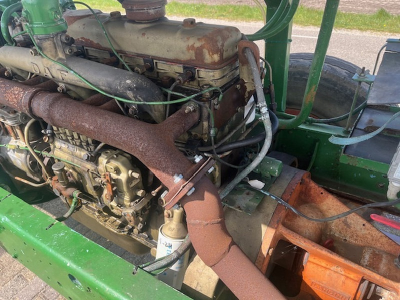 Tractor mounted sprayer DAF 615