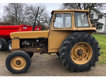 Farm tractor Valmet 700: picture 1
