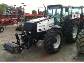 Farm tractor Valtra 8450: picture 1
