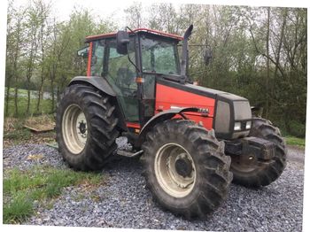 Farm tractor Valtra 900: picture 1