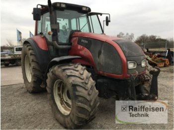 Farm tractor Valtra T130: picture 1