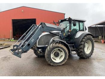 Farm tractor Valtra T140: picture 1