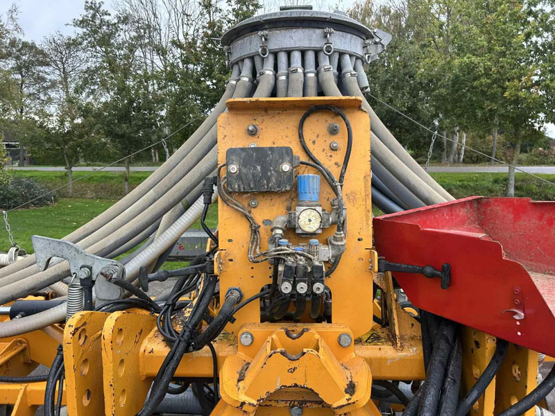 Agricultural machinery Veenhuis Terraject 300 8.10 Bouwlandbemester Injecteur