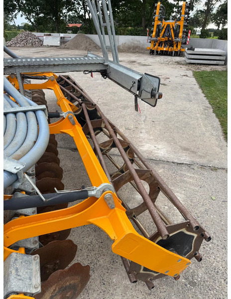 Agricultural machinery Veenhuis Terraject DISC 5.00 Schijvenegg Bemester Bouwlandinjecteur