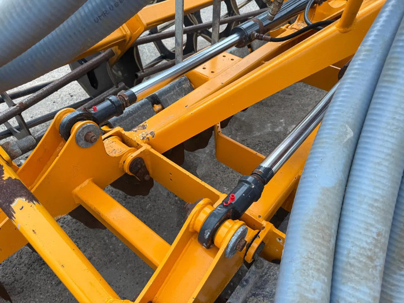 Agricultural machinery Veenhuis Terraject DISC 5.00 Schijvenegg Bemester Bouwlandinjecteur