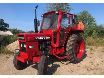 Farm tractor Volvo BM 2250: picture 1