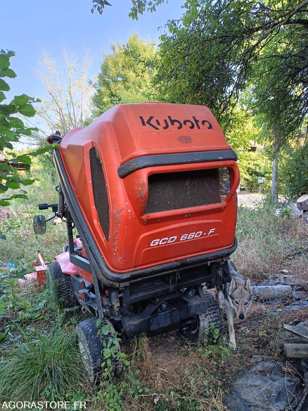 Agricultural machinery kubota F 3560 avec bac de rammassage GCD 660F - 2668heures -