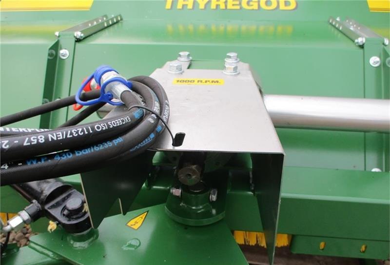 Broom Thyregod TK 2300 NY kost med hydraulisk sving og PTO-træ