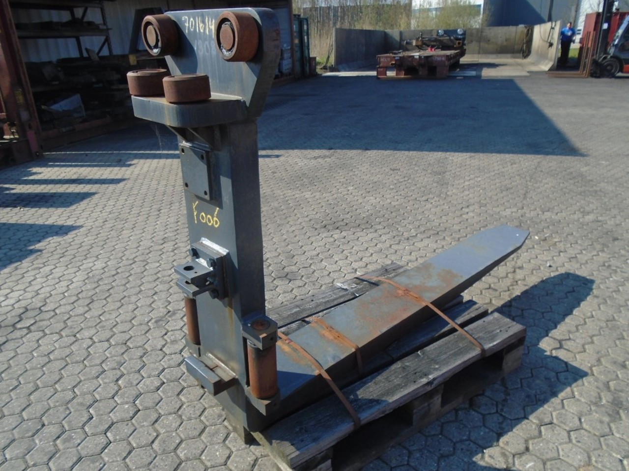 Forks for Forklift FORK Fitted with Rolls14000kg@1200mm // 2000x250x85mm: picture 2