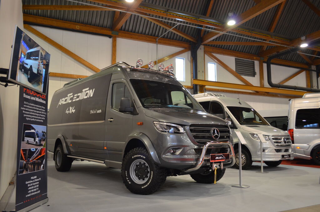 New Minibus, Passenger van MERCEDES-BENZ Sprinter 519 4x4 high and low drive: picture 2