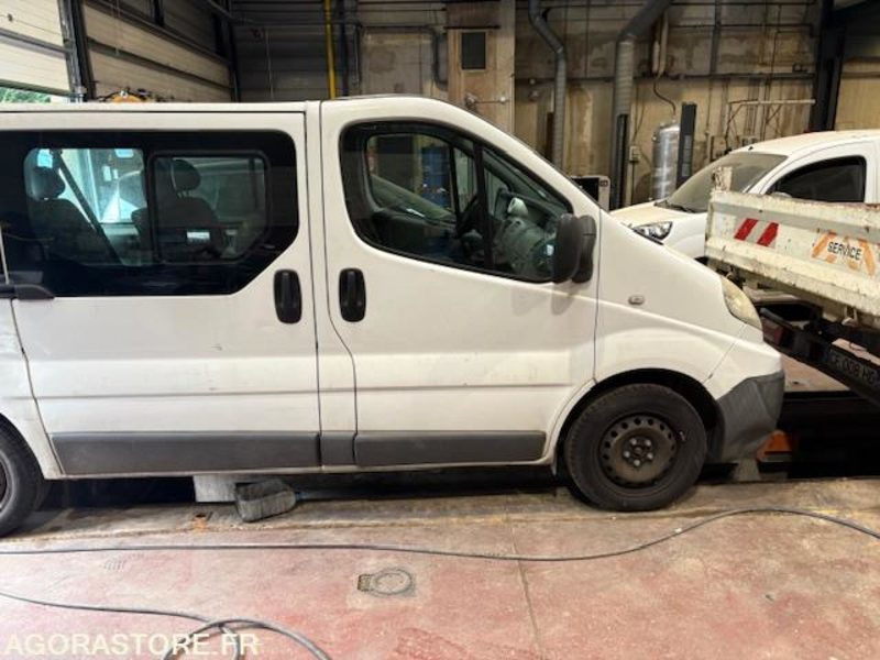 Minibus TRAFIC 9 PLACES