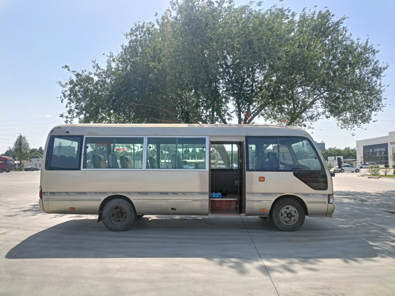Minibus, Passenger van TOYOTA Coaster passenger bus 6 cylinders diesel: picture 6