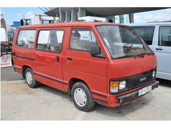 Minibus, Passenger van Toyota HiAce: picture 1