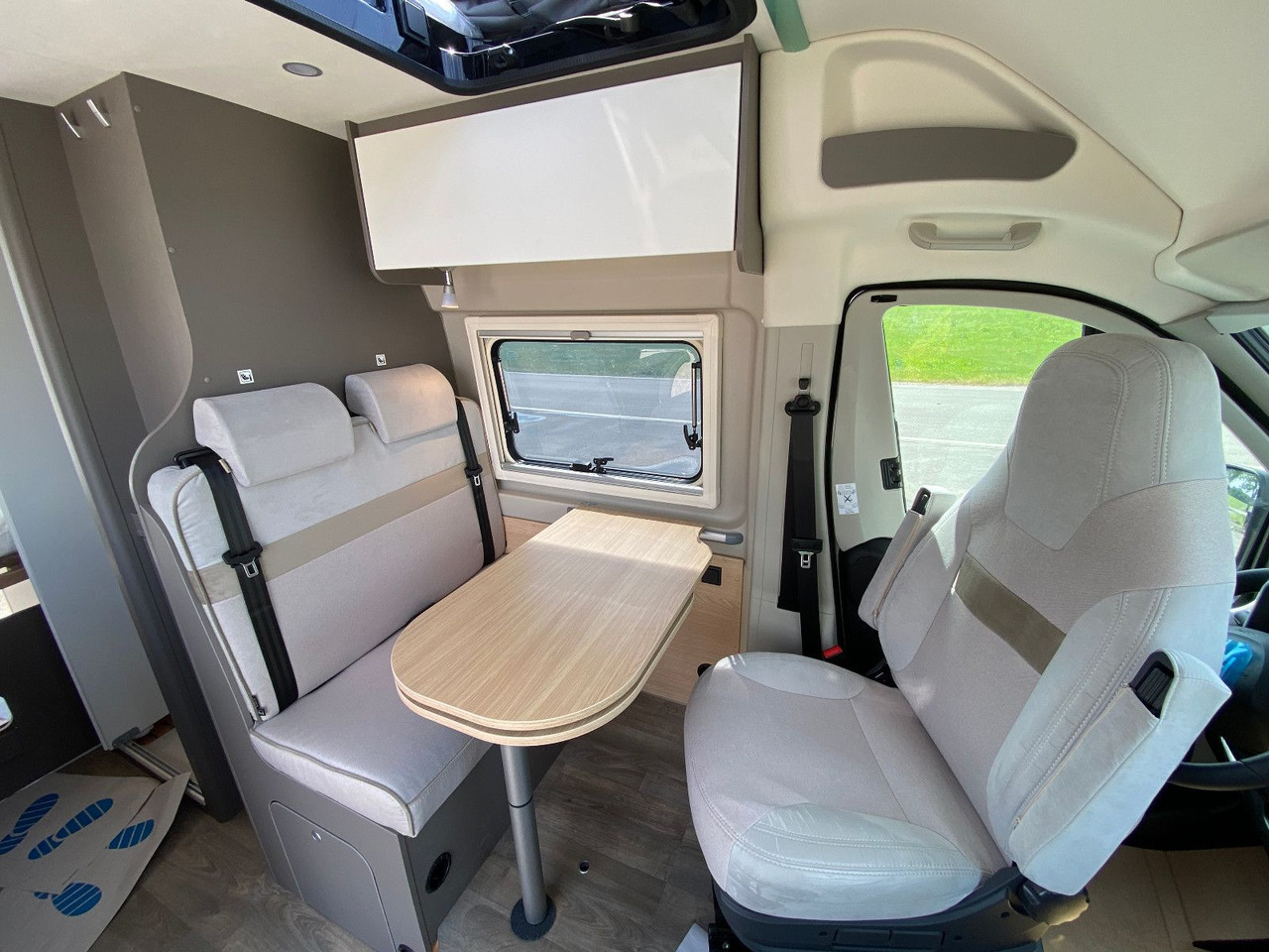 Camper van Carado CV 600 Aufstelldach,  white Label