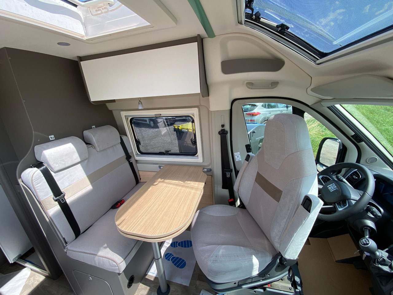 Camper van Carado CV 600 Dieselheizung,Skyroof,Autmatik, whiteLabl