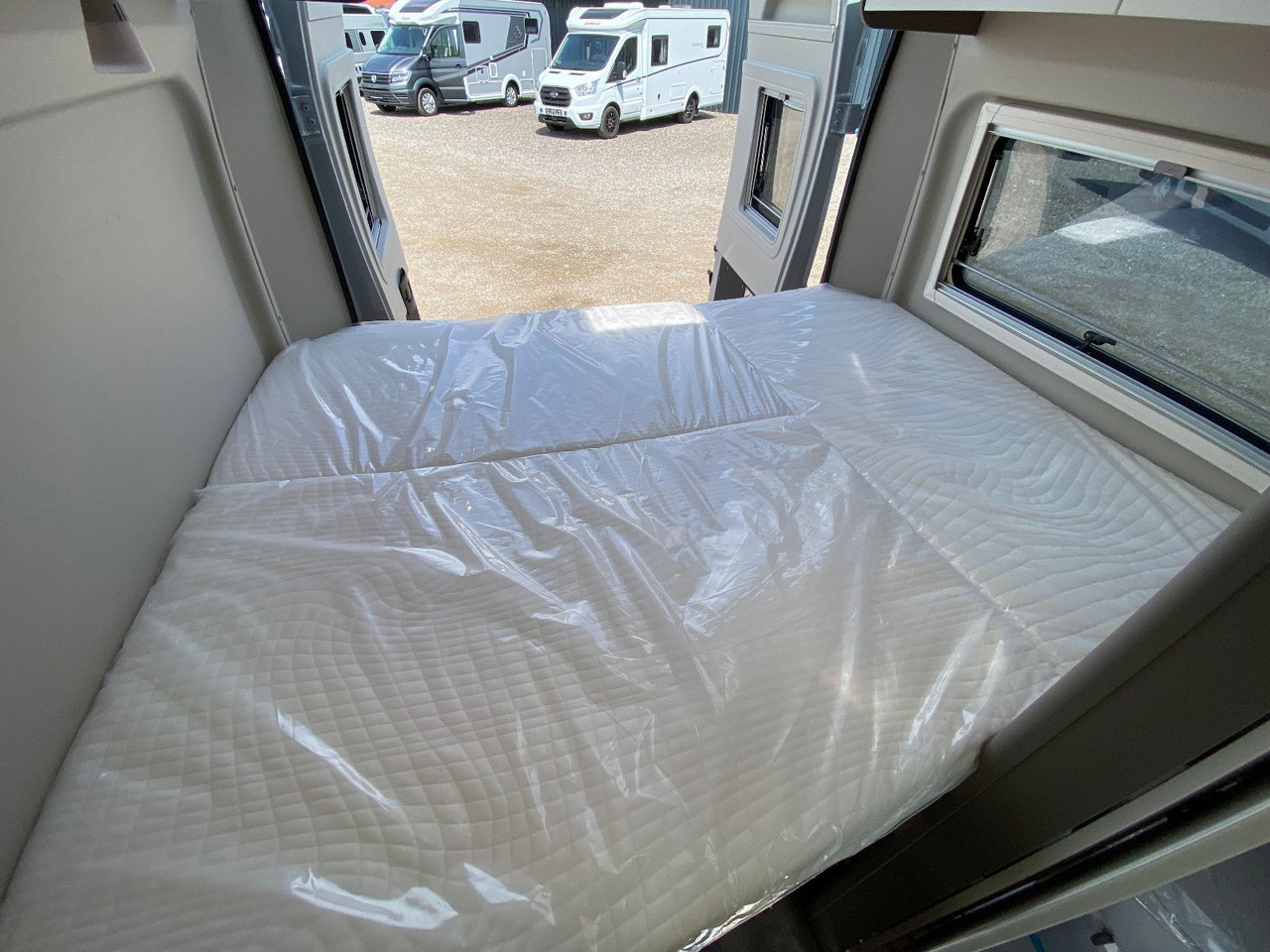 Camper van Carado CV 600 Dieselstandheizung, Skyroof, white Label