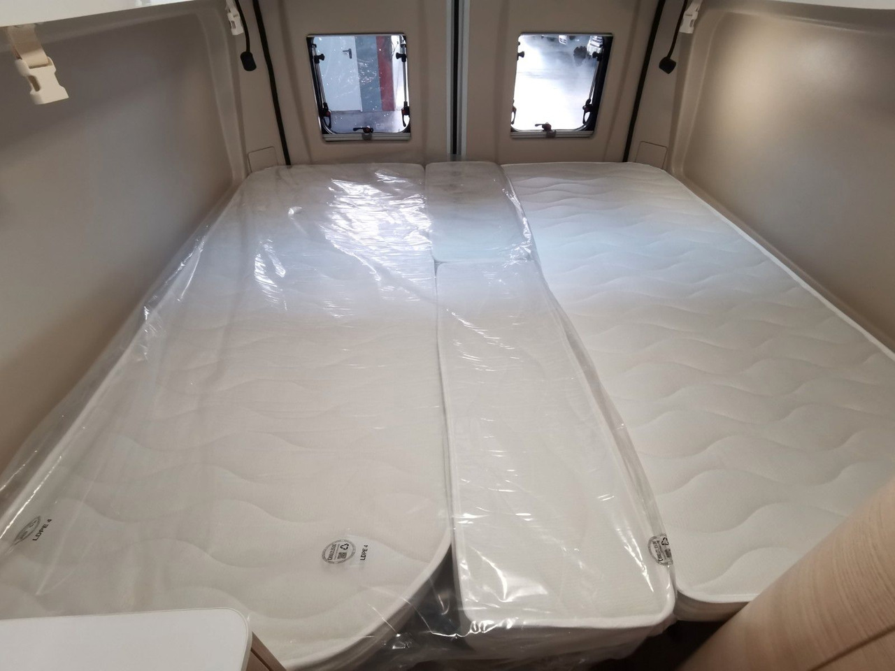 Camper van Chausson V697 FIRST LINE / - 2025- / 140PS / EINZELBETTEN