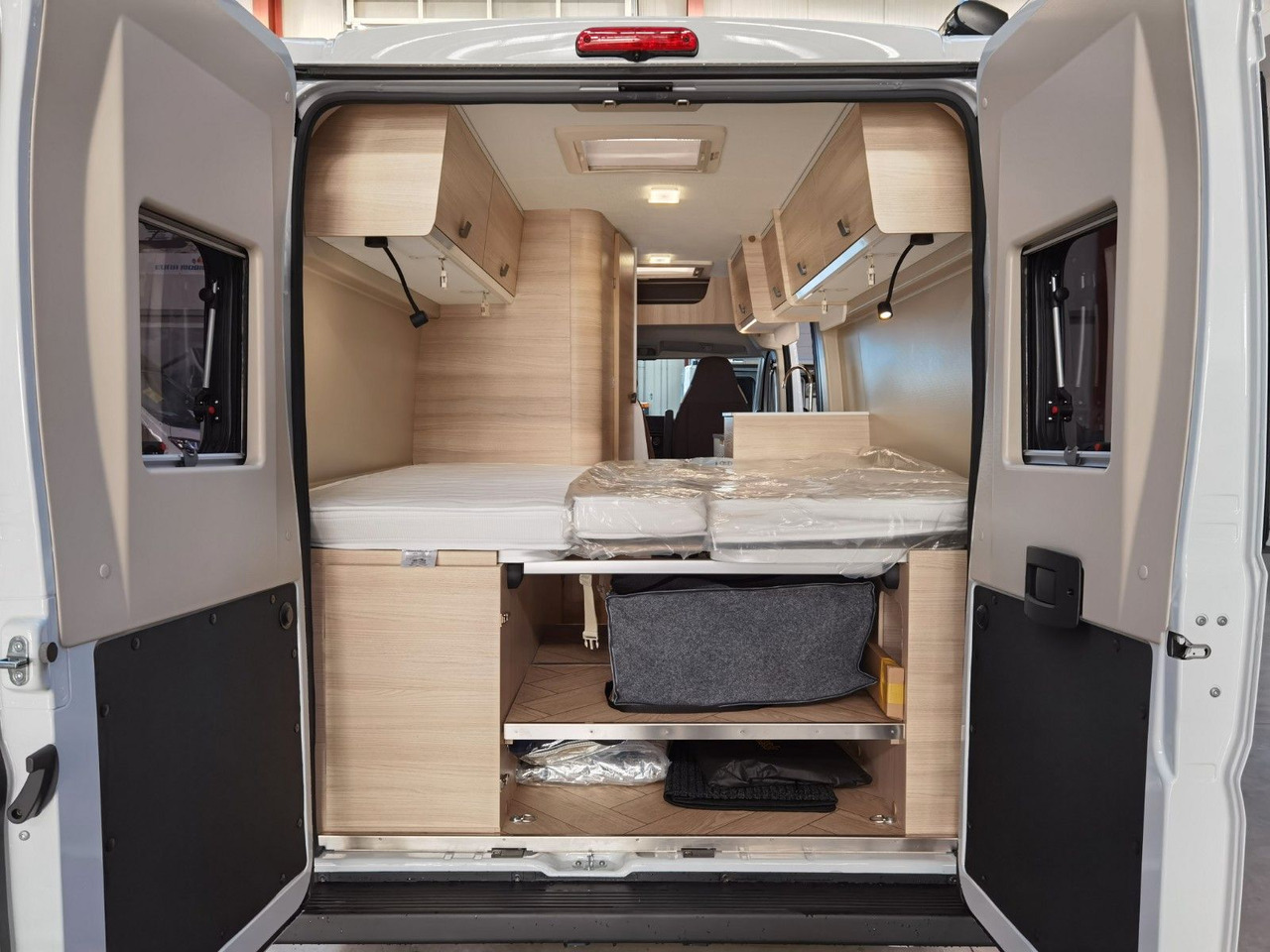 Camper van Chausson V697 FIRST LINE / - 2025- / 140PS / EINZELBETTEN