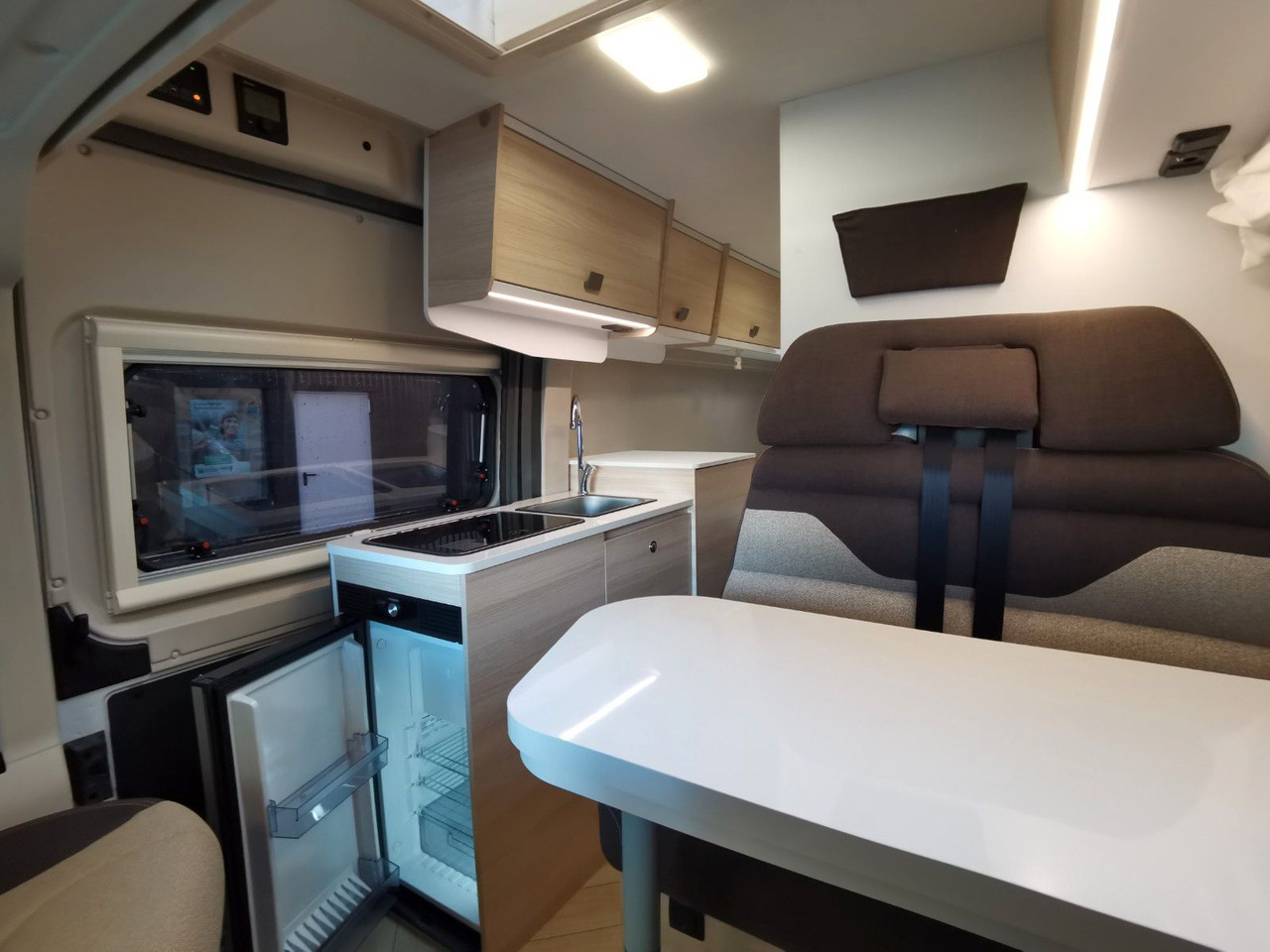 Camper van Chausson V697 FIRST LINE / - 2025- / 140PS / EINZELBETTEN