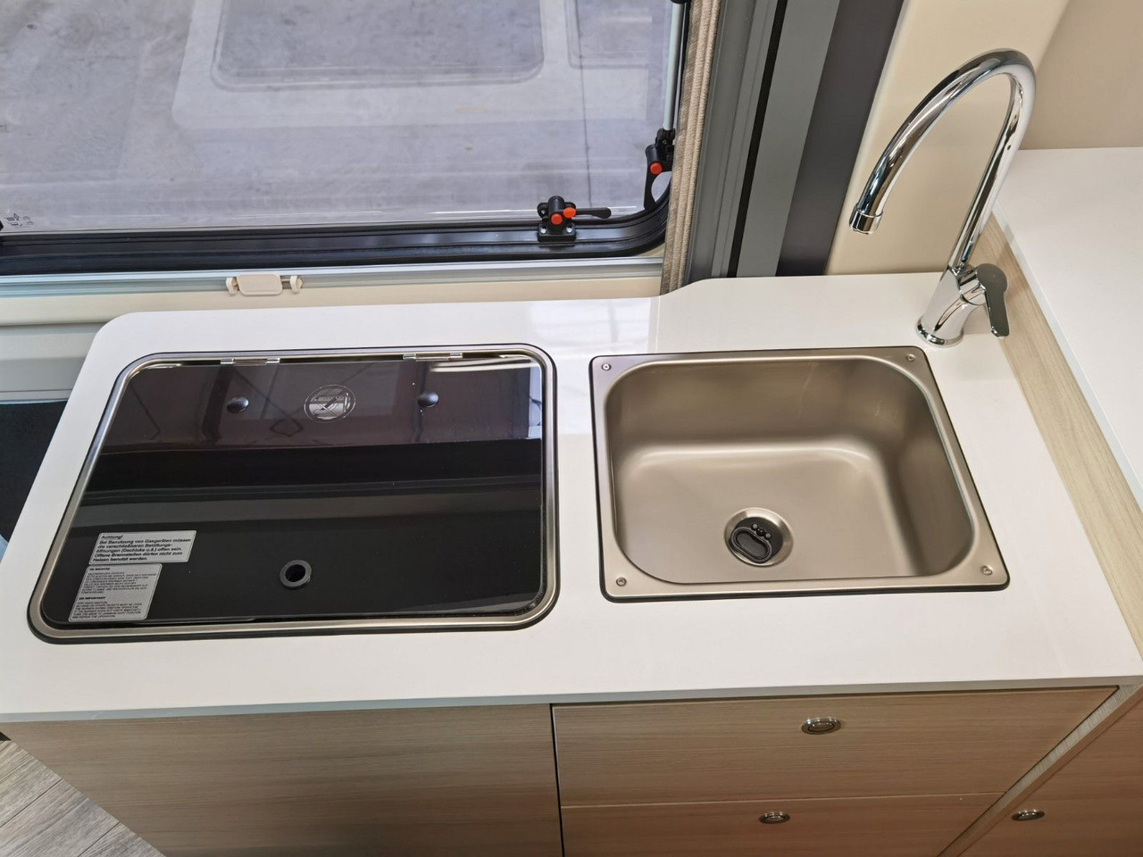 Camper van Chausson V697 FIRST LINE / ZUBEHÖR-PAKET / EINZELBETTEN