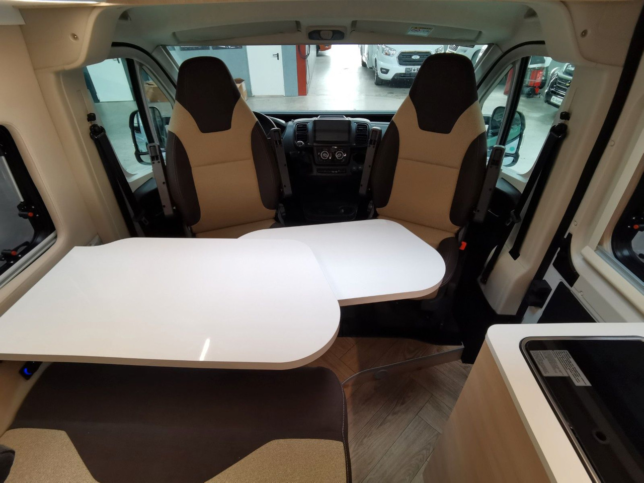 Camper van Chausson V697 FIRST LINE / ZUBEHÖR-PAKET / EINZELBETTEN