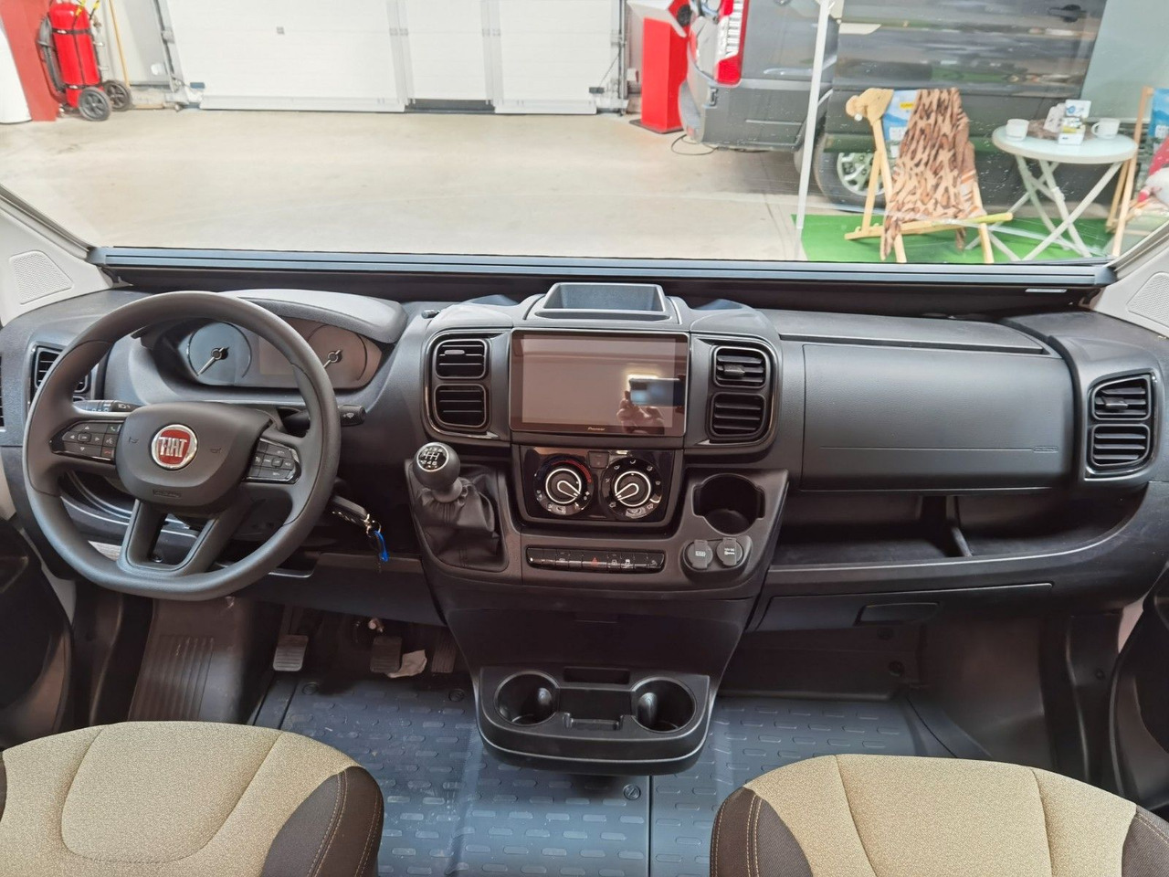 Camper van Chausson V697 FIRST LINE / ZUBEHÖR-PAKET / EINZELBETTEN