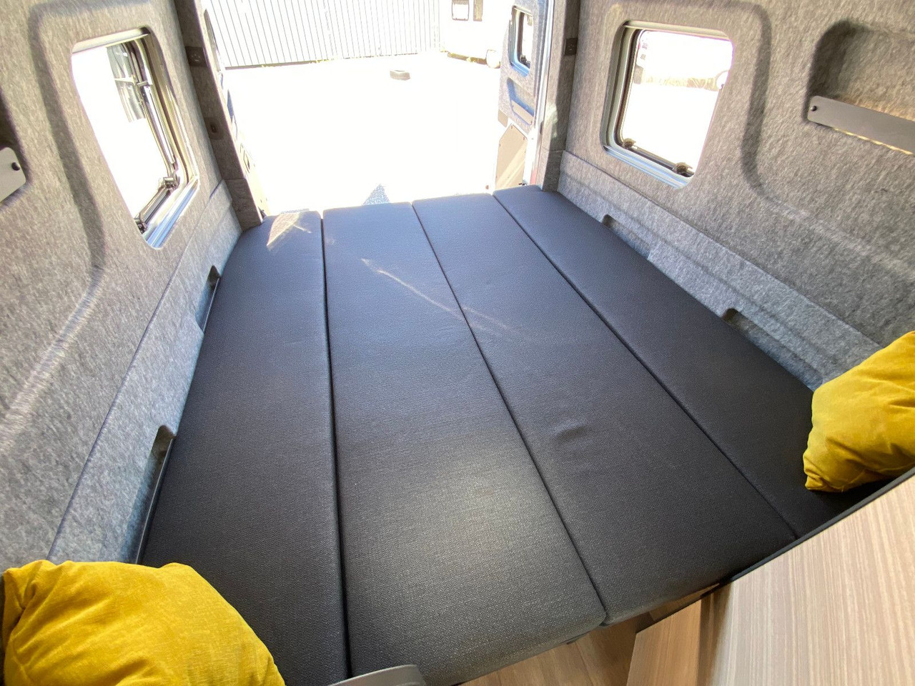 Camper van Hobby Maxia Van 680 DT, mit Markise