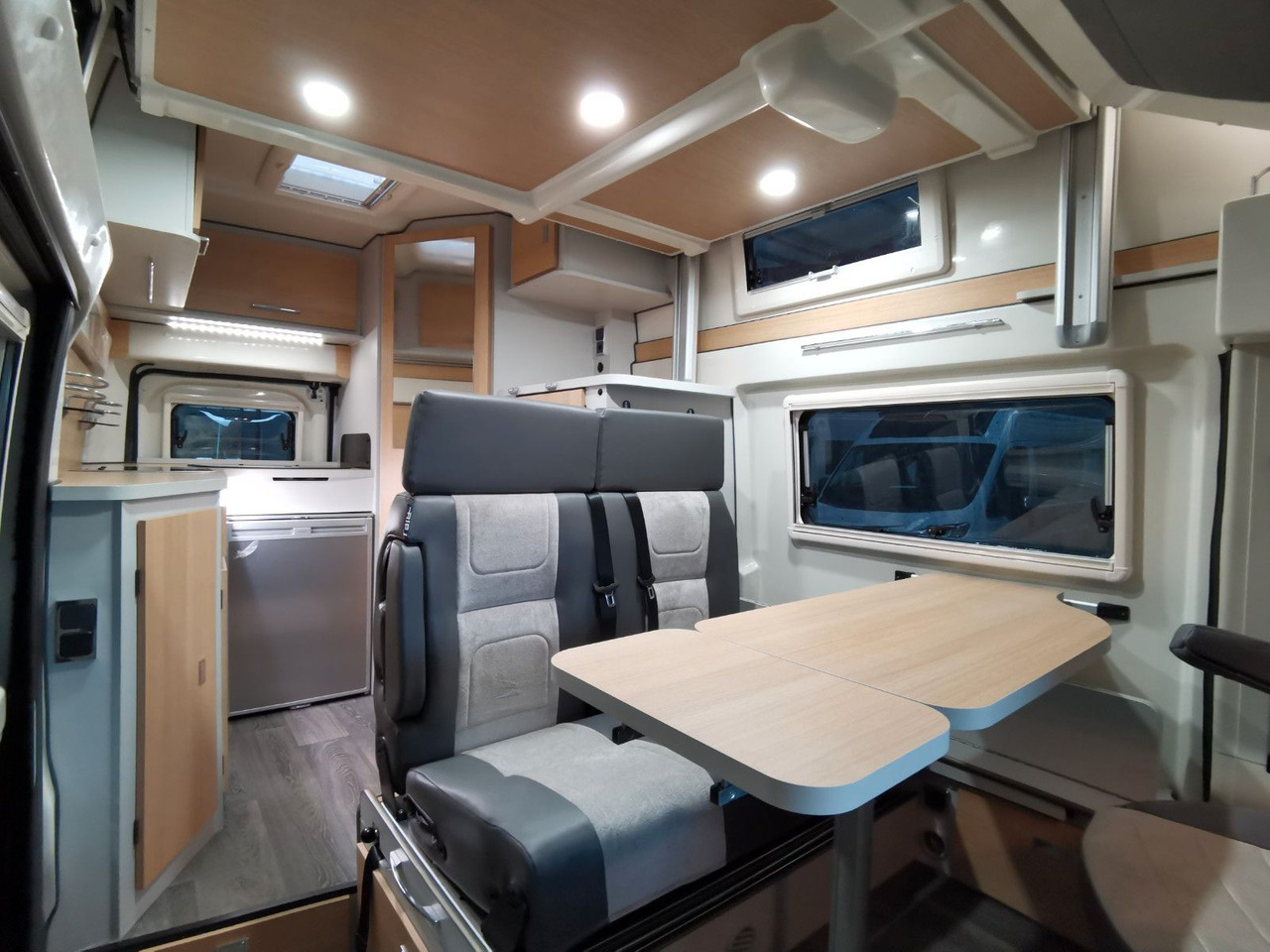 Camper van Karmann DEXTER 550 / 140PS / CONCEPT - PAKET & HUBBETT