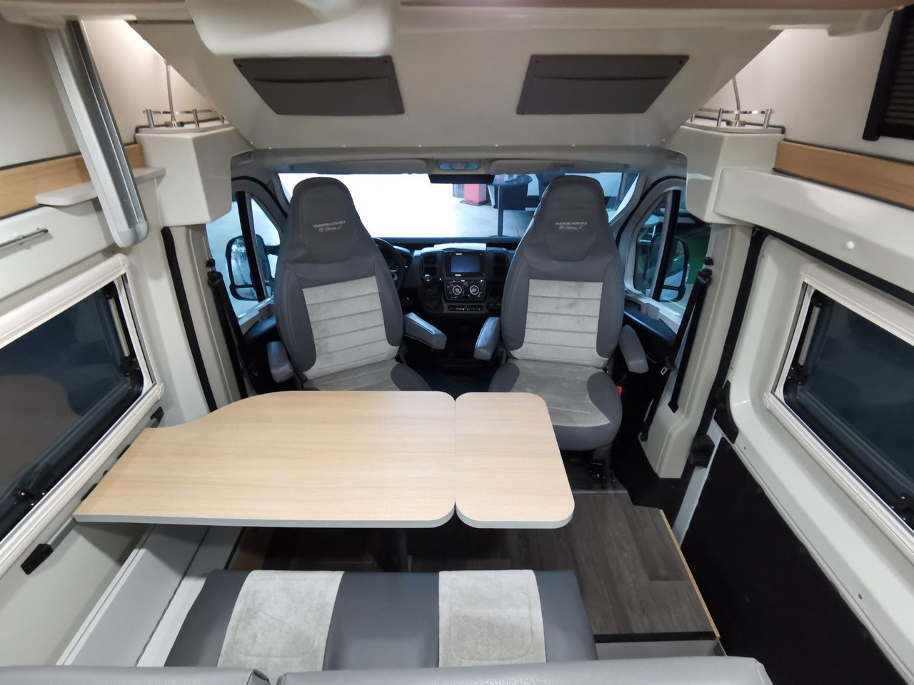 Camper van Karmann DEXTER 550 / 140PS / CONCEPT - PAKET & HUBBETT