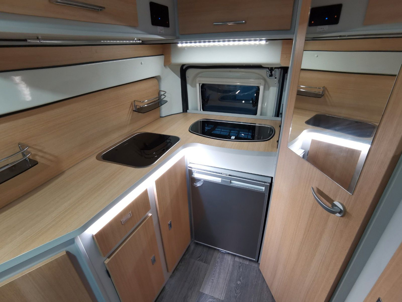Camper van Karmann DEXTER 550 / 140PS / CONCEPT - PAKET & HUBBETT