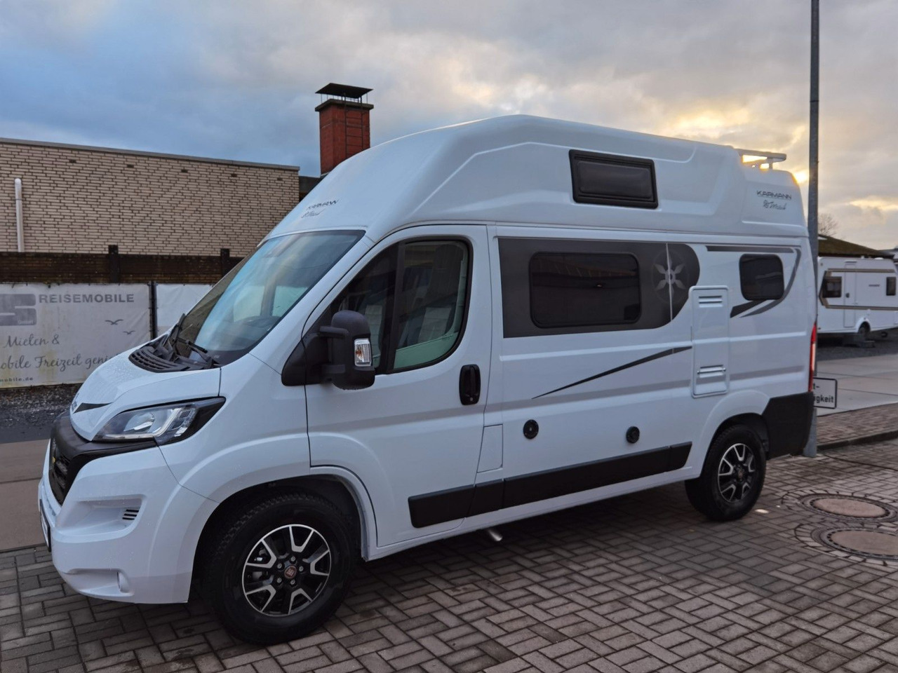 Camper van Karmann DEXTER 550 / 140PS / CONCEPT - PAKET & HUBBETT Karmann DEXTER 550 / 140PS / CONCEPT - PAKET & HUBBETT