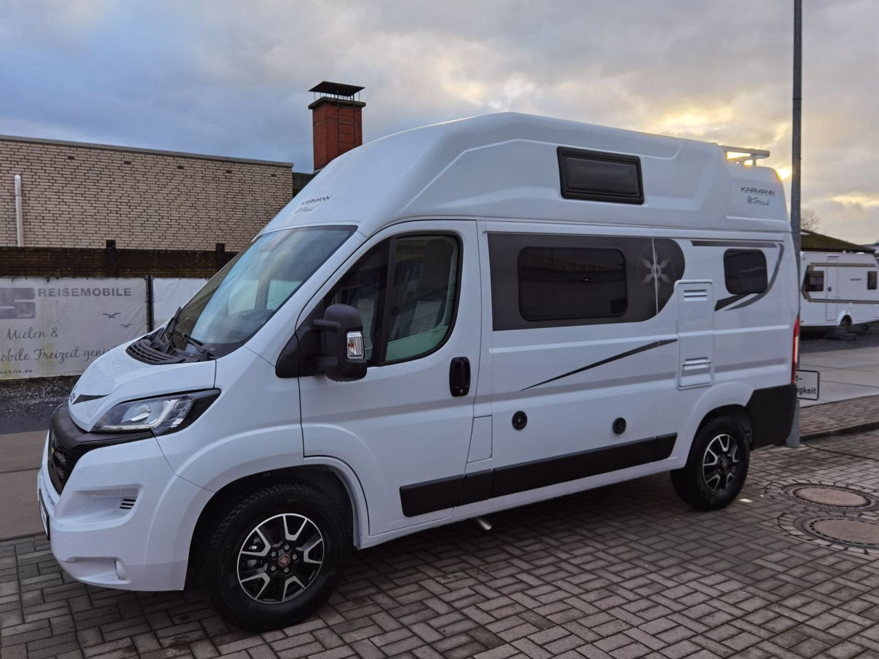 Camper van Karmann DEXTER 550 / 140PS / CONCEPT - PAKET & HUBBETT