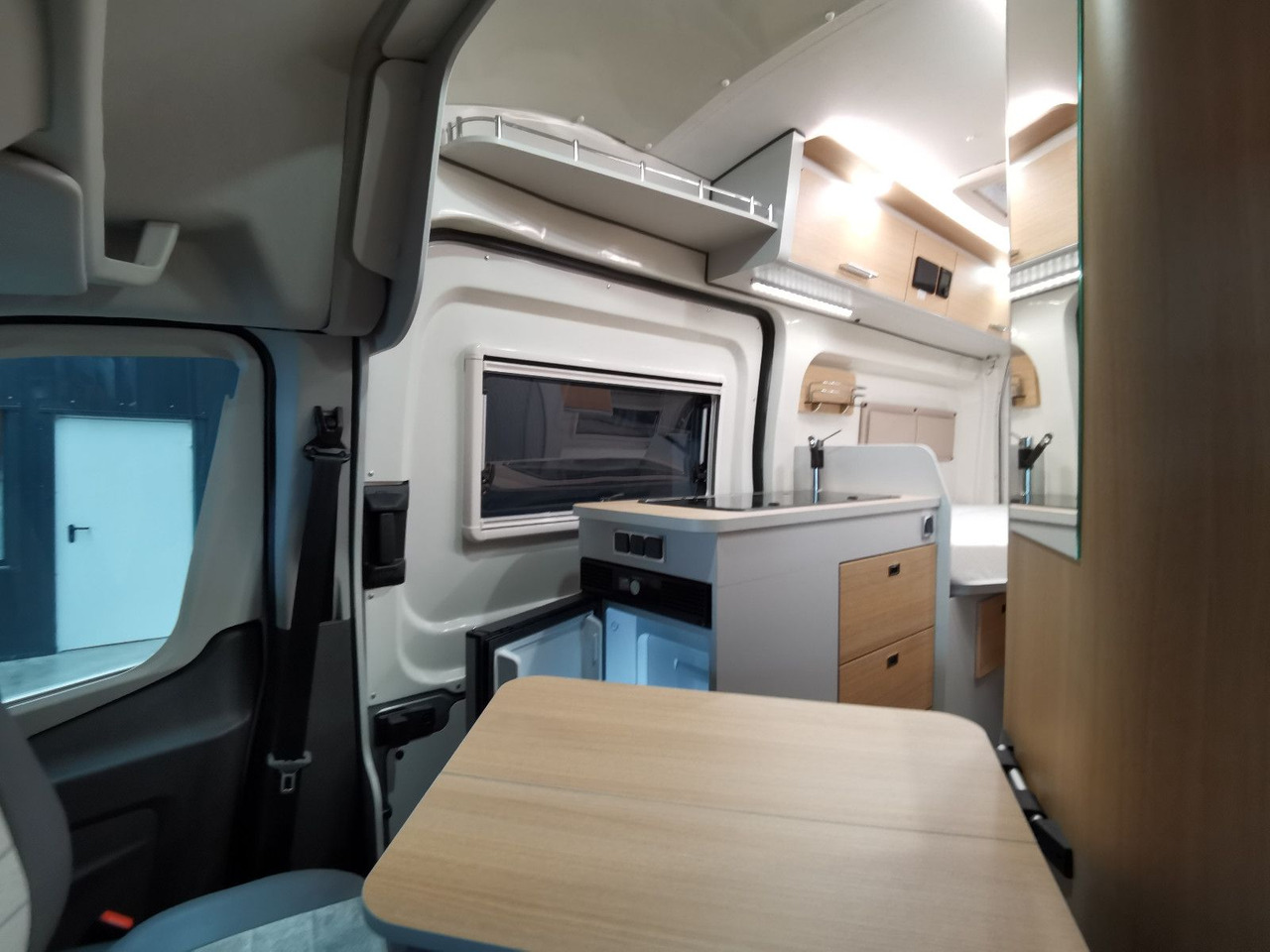 Camper van Karmann DEXTER 570 /170PS-4x4 /SOLAR/ AHK / EINZELBETTEN