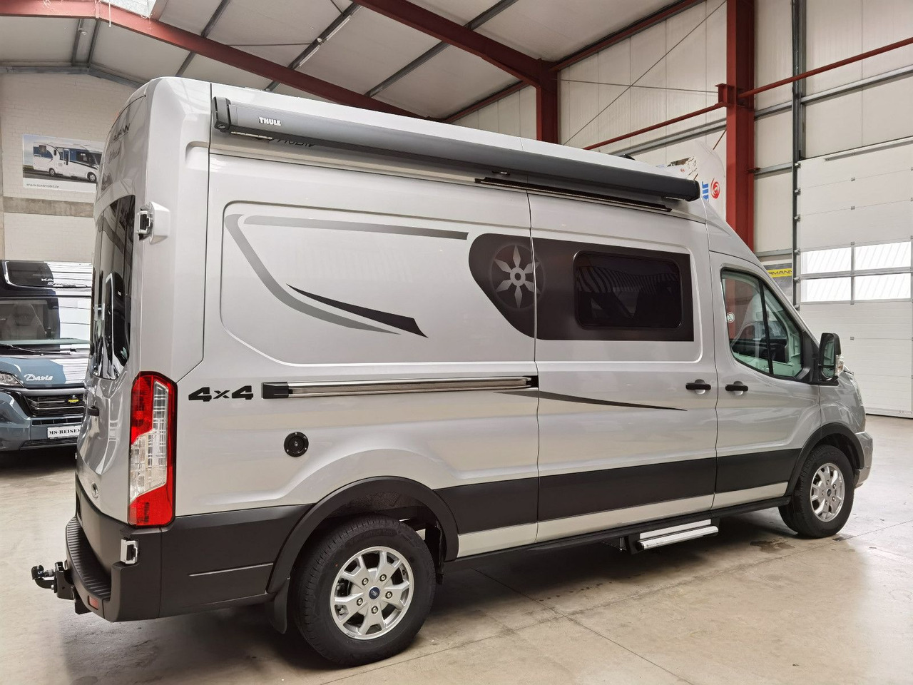 Camper van Karmann DEXTER 570 /170PS-4x4 /SOLAR/ AHK / EINZELBETTEN