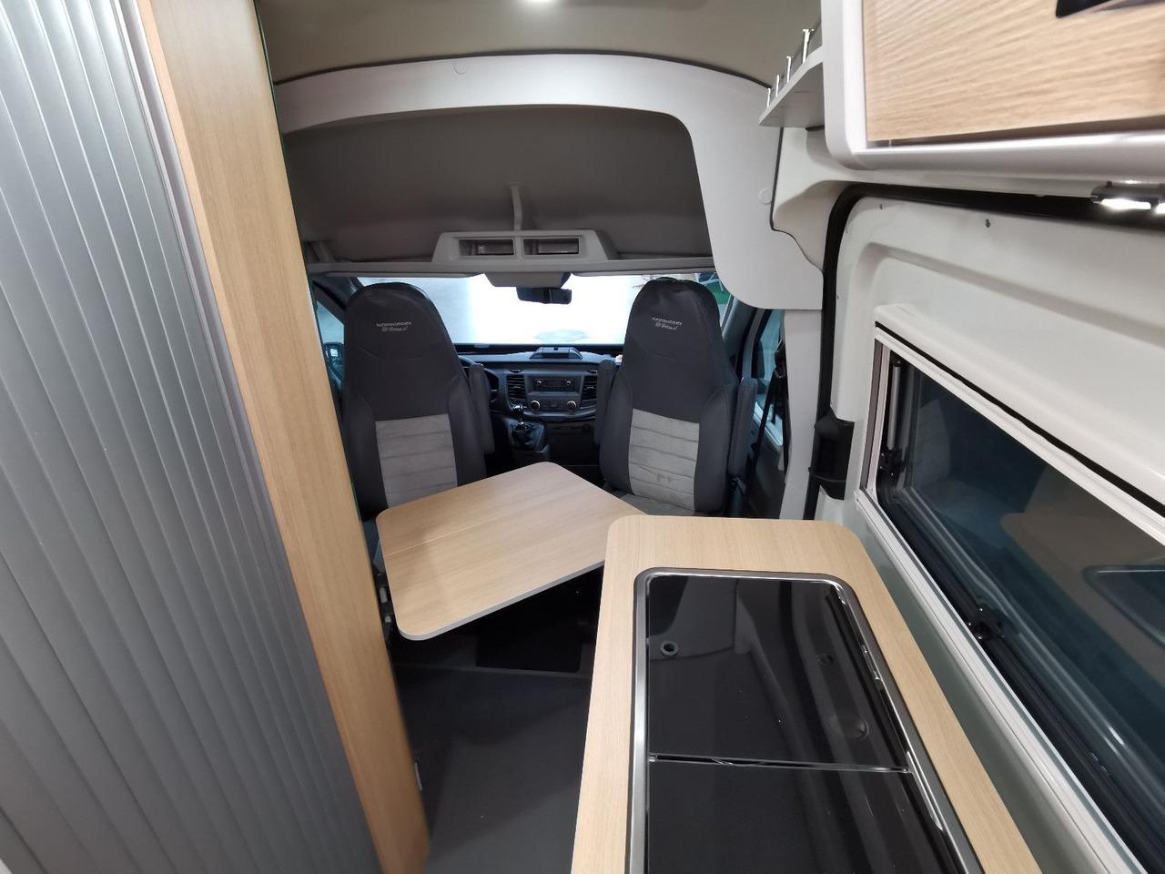 Camper van Karmann DEXTER 570 /170PS-4x4 /SOLAR/ AHK / EINZELBETTEN