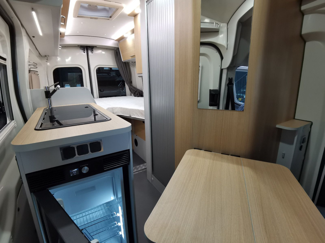 Camper van Karmann DEXTER 570 /170PS-4x4 /SOLAR/ AHK / EINZELBETTEN