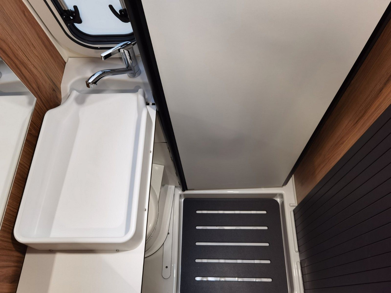 Camper van Karmann DEXTER 580 /-MODELL 2026-/ PANORAMA DACHFENSTER