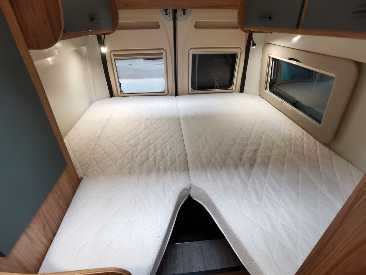 Camper van Karmann DEXTER 600 / -2026- /8G.AUTOMATIK / EINZELBETTEN