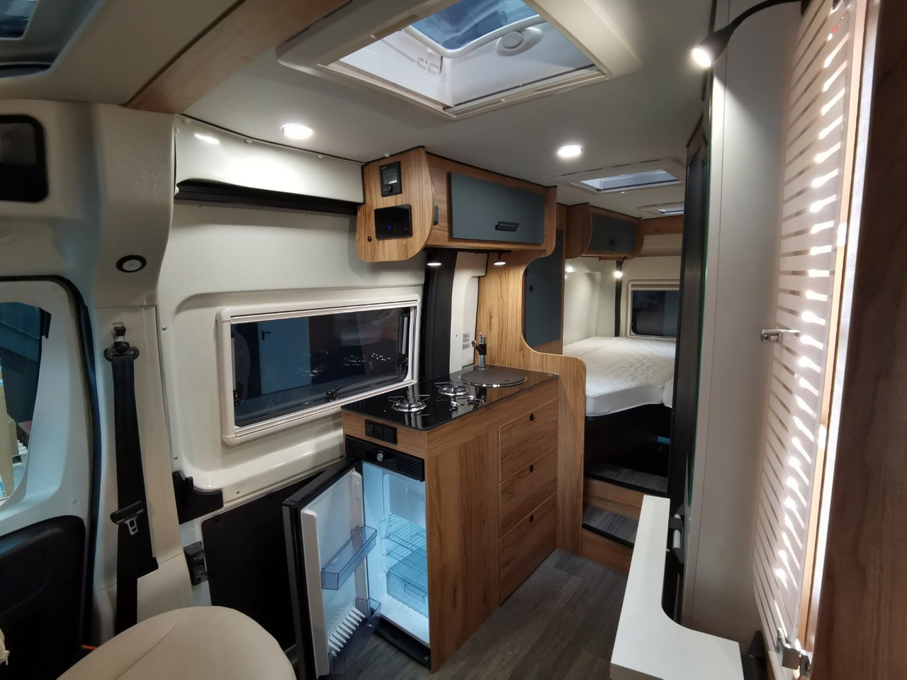 Camper van Karmann DEXTER 600 / -2026-/ EINZELBETTEN  & BAR-VERSION
