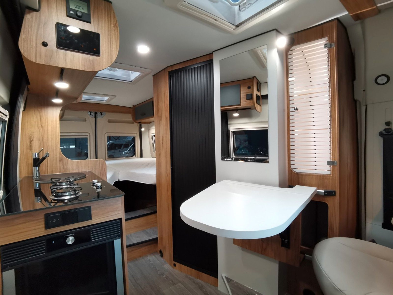Camper van Karmann DEXTER 600 / -2026-/ EINZELBETTEN  & BAR-VERSION