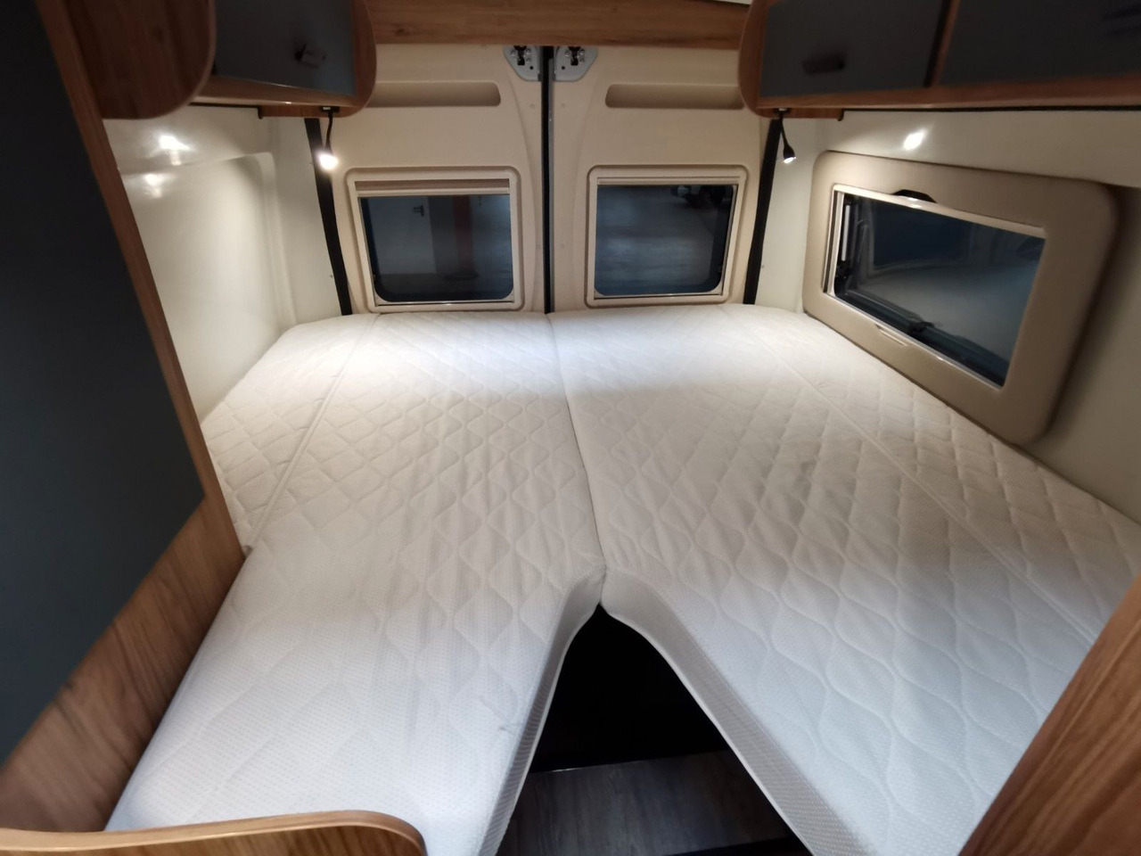 Camper van Karmann DEXTER 600 / -2026-/ EINZELBETTEN  & BAR-VERSION