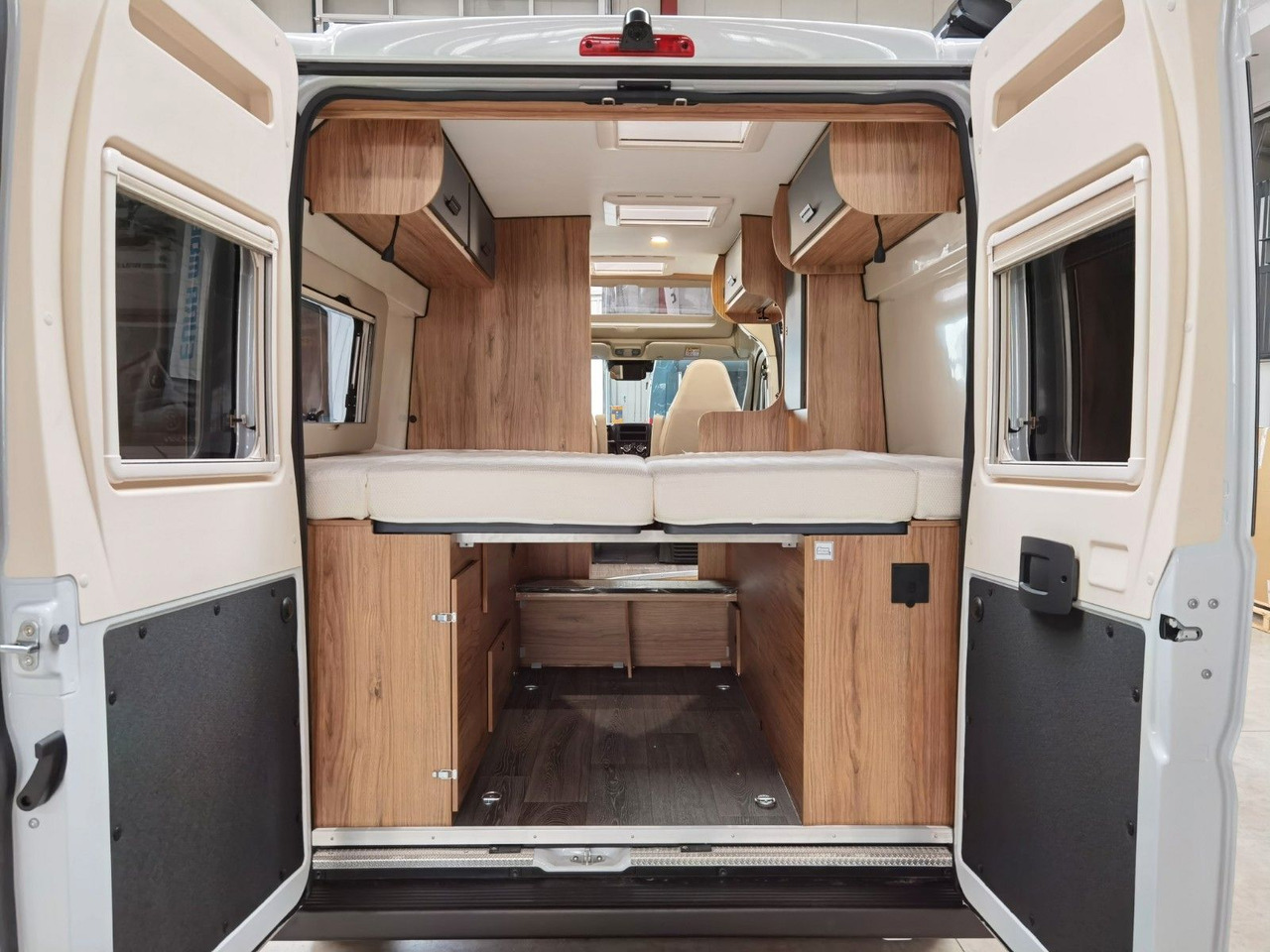Camper van Karmann DEXTER 600 / -2026-/ EINZELBETTEN  & BAR-VERSION
