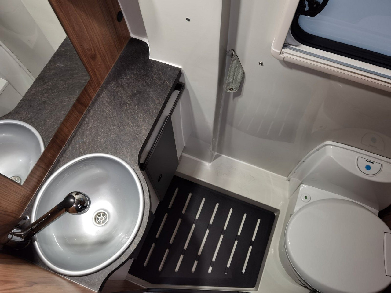 Camper van Karmann DEXTER 600 / -2026-/ EINZELBETTEN  &amp; BAR VERSION