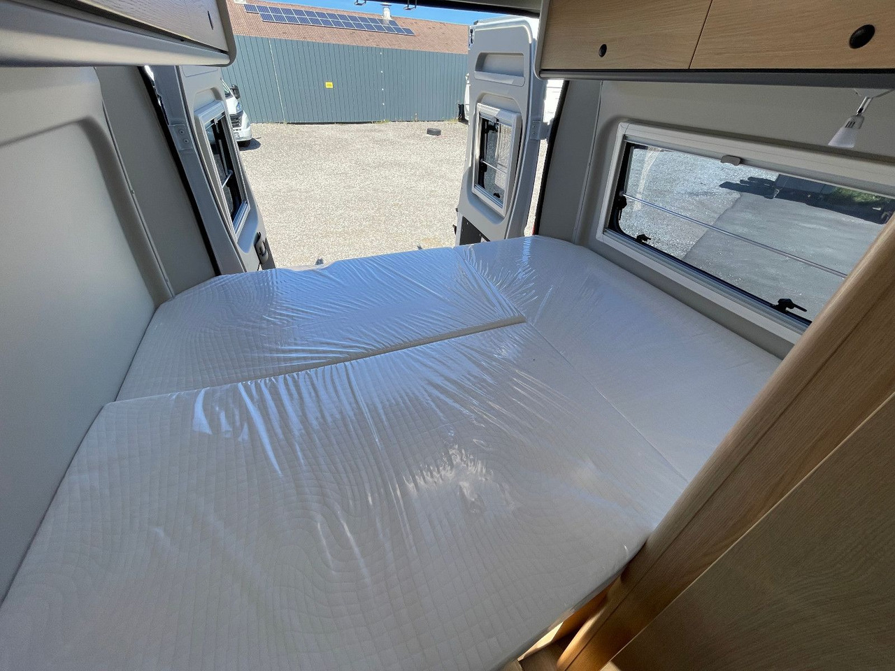Camper van Sunlight Camper Van Cliff 600 Entry