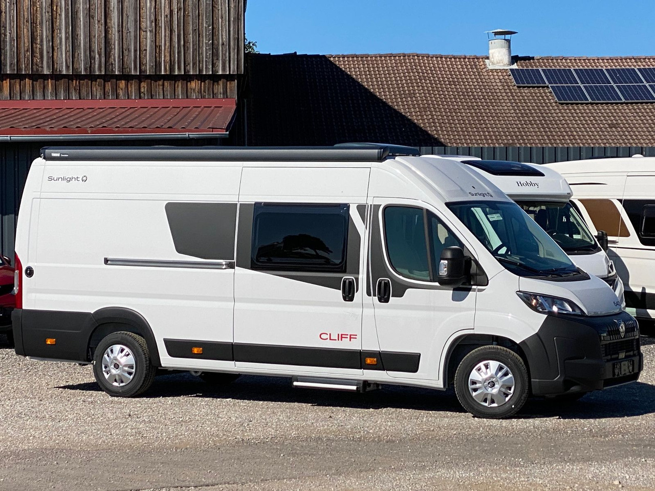 Camper van Sunlight Cliff 640 mit Längsbetten,Modell 25