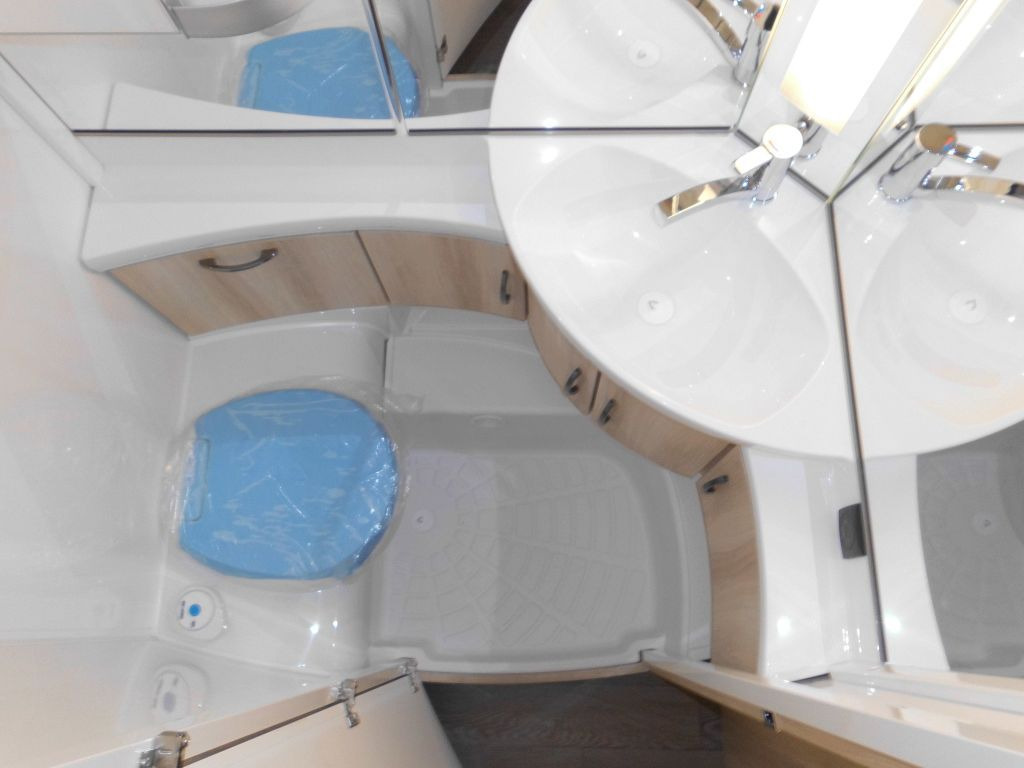 Caravan Hobby De Luxe 490 KMF 2026 GARAGE AUTARK 1800kg.+++